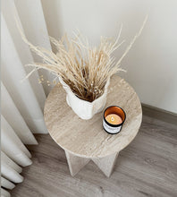 Cargar imagen en el visor de la galería, Mesa Lateral Pirita de Mármol Beige