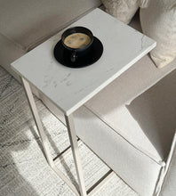 Cargar imagen en el visor de la galería, Mesa Auxiliar Mile de Mármol Blanco Greige
