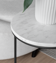Cargar imagen en el visor de la galería, Mesa Lateral Hera de Mármol Blanco Black