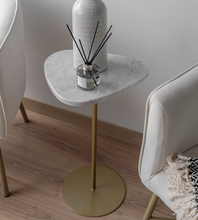 Cargar imagen en el visor de la galería, Mesa Auxiliar Organic de Mármol Blanco Gold
